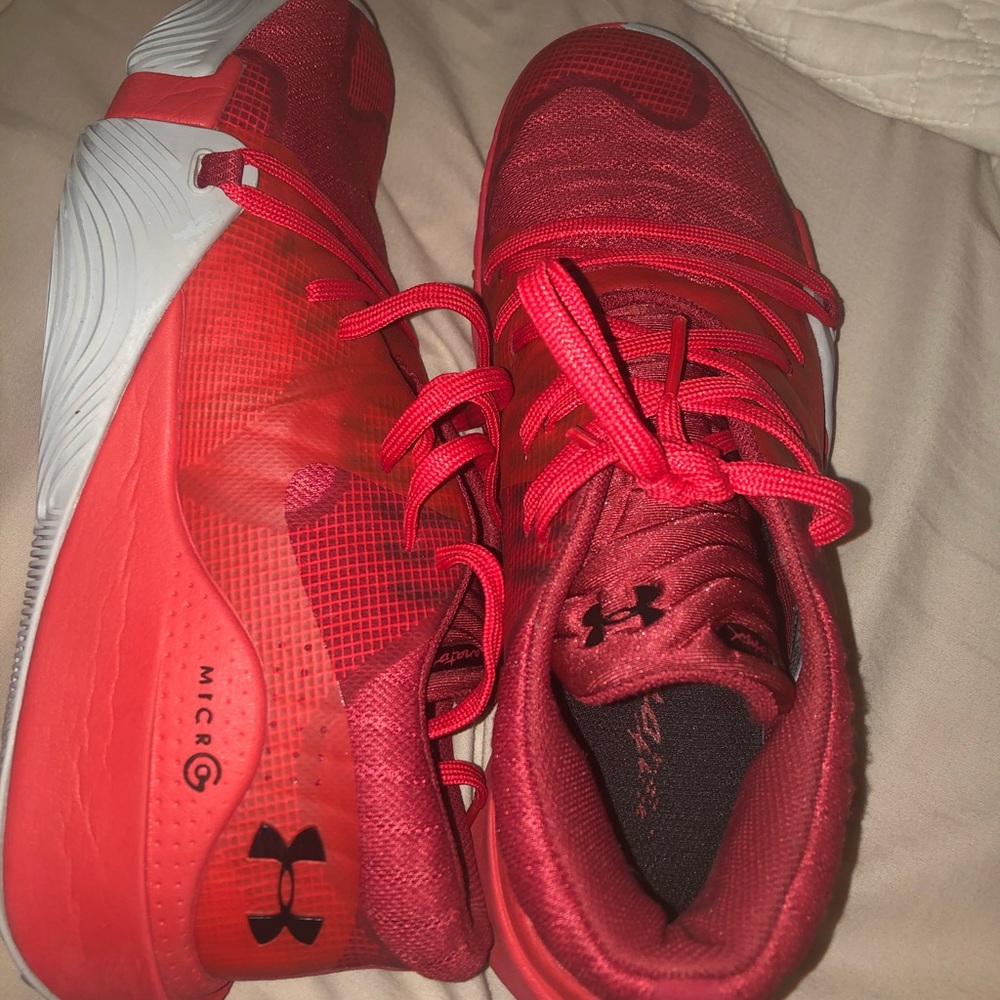 never worn under armour red basketball shoes
